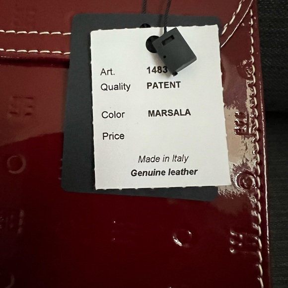 NWT ARCADIA PATENT LEATHER CROSSBODY SHOULDER BAG PURSE - Picture 10 of 11